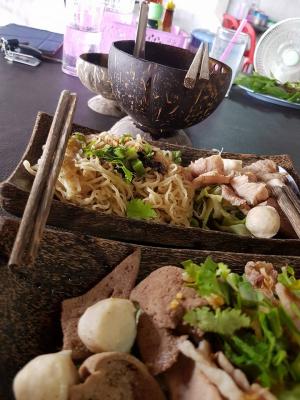 ก๋วยเตี๋ยวเป่าปากชามกะลาชัยภูมิ&amp;อบอุ่นสเต็ก ช่อระกา